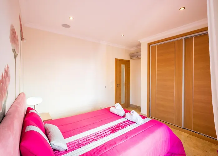 #054 Walk Everywhere Apartment *